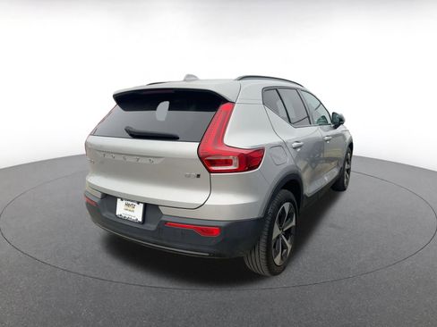 Used 2024 Volvo XC40 B5 Core image 5