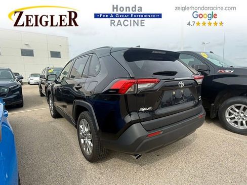 Used 2021 Toyota RAV4 XLE Premium image 4