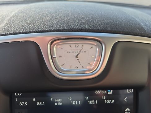 Used 2019 Chrysler 300 Limited RWD image 29