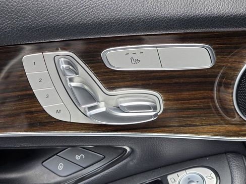 Used 2020 Mercedes-Benz GLC 300 4MATIC image 36