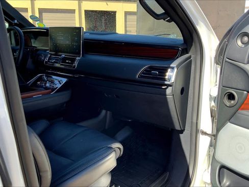 Certified 2024 Lincoln Navigator Reserve AWD/4WD image 19