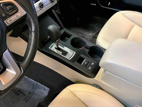 Used 2017 Subaru Outback 2.5i Limited image 16