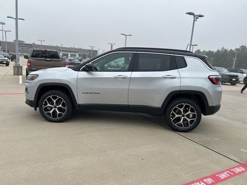 Used 2026 Jeep Compass Limited image 5
