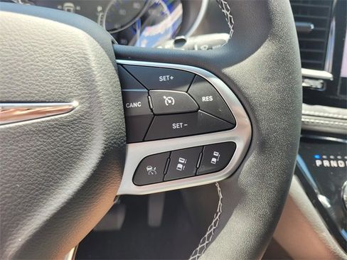 New 2025 Chrysler Pacifica Select image 30