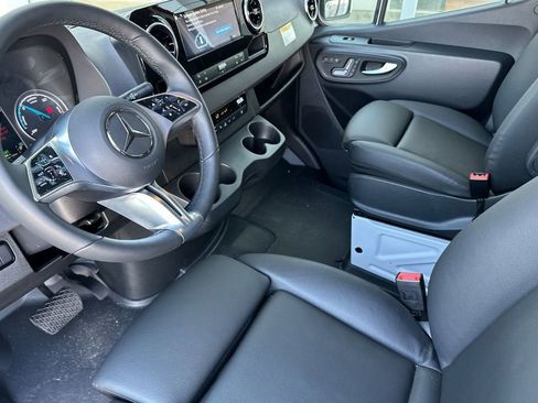 New 2024 Mercedes-Benz eSprinter 170 Cargo image 17