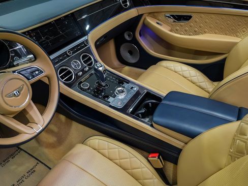 Used 2021 Bentley Continental GT image 24