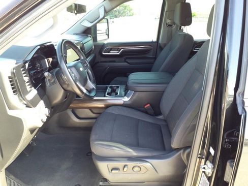 Used 2024 Chevrolet Silverado 2500 LT w/ Convenience Package image 11