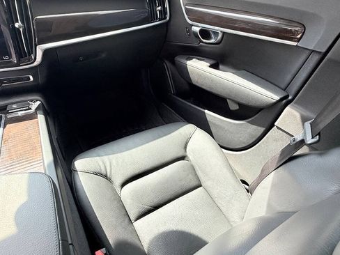 Used 2018 Volvo S90 T5 Momentum FWD image 30