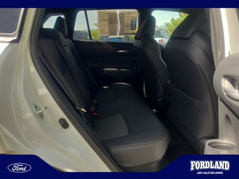 Used 2023 Toyota Corolla Cross AWD Hybrid w/ Convenience Package image 18