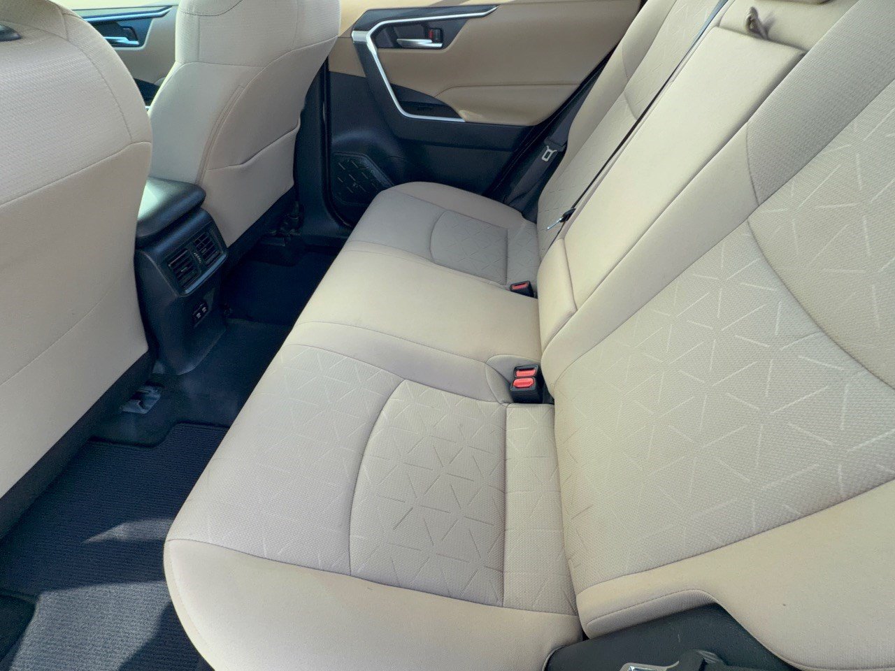 Used 2019 Toyota RAV4 XLE w/ Convenience Package FWD image 25