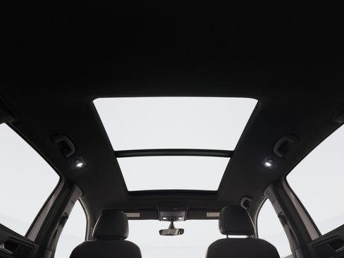 Used 2022 Volkswagen Atlas Cross Sport SE w/ Panoramic Sunroof Package image 18