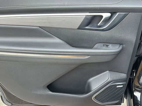 Certified 2025 Buick Enclave Preferred FWD image 16