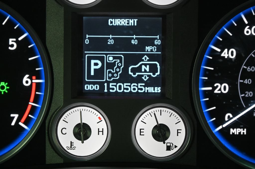 Used 2011 Lexus LX 570 4WD w/ Luxury Pkg image 27
