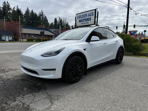 Used 2023 Tesla Model Y Long Range image 1
