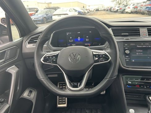 Certified 2022 Volkswagen Tiguan SE R-Line image 10