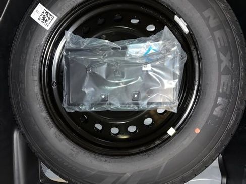 New 2025 Jeep Grand Cherokee Laredo X w/ Luxury Tech Group I image 17