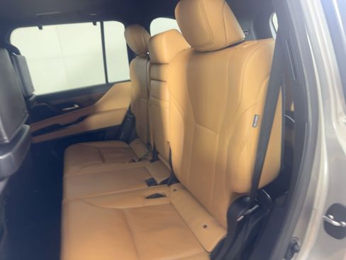 Used 2023 Lexus LX 600 4WD w/ Luxury Package image 14