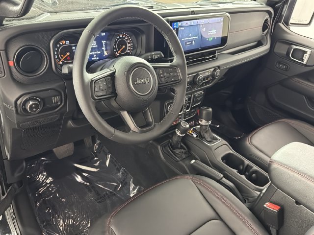 Used 2025 Jeep Gladiator Rubicon w/ Convenience Group AWD/4WD image 2