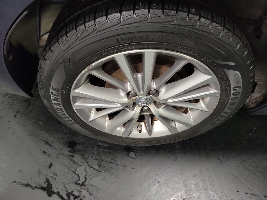 Used 2015 Toyota Corolla LE FWD image 11
