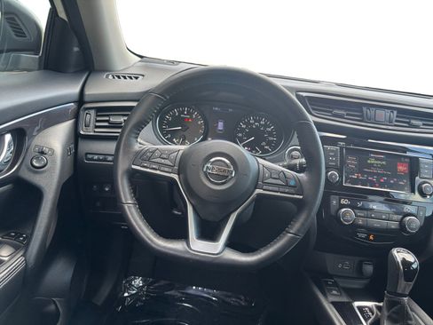 Used 2019 Nissan Rogue SV w/ Premium Package FWD image 12