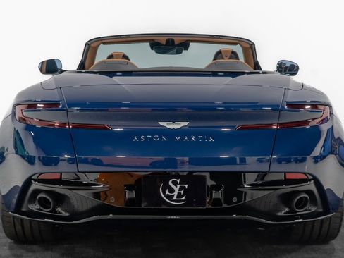 Used 2024 Aston Martin DB12 Convertible image 7