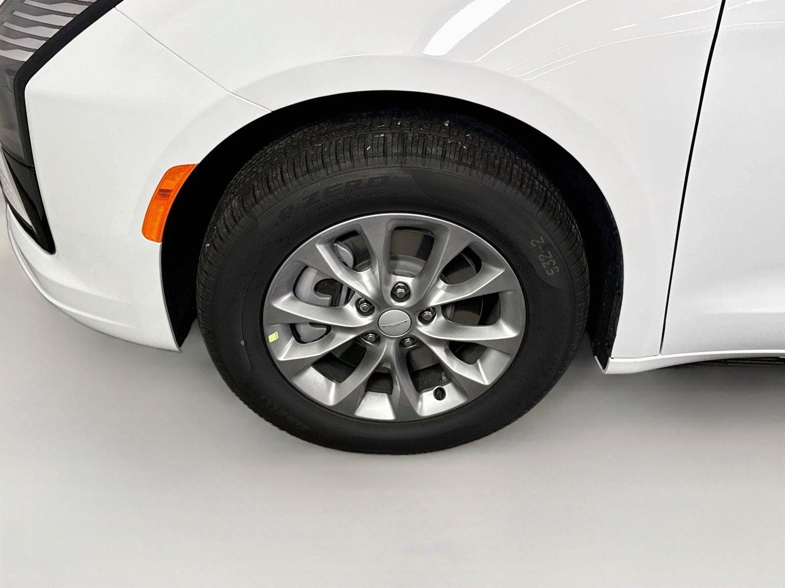 New 2027 Chrysler Pacifica Select AWD/4WD image 23