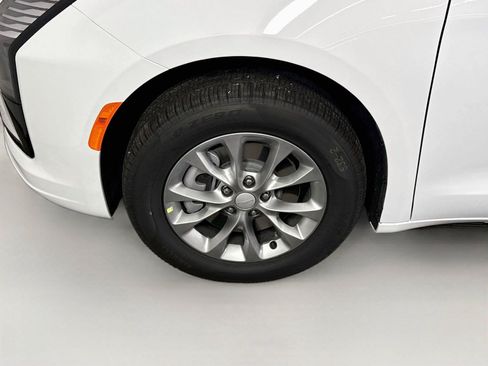 New 2027 Chrysler Pacifica Select AWD/4WD image 23