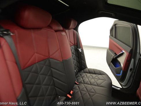 Used 2024 BMW 740i w/ M Sport Professional Package image 23