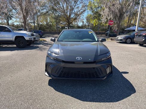 Used 2025 Toyota Camry SE w/ Convenience Package image 8