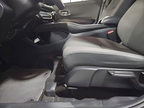 Used 2019 Honda HR-V EX image 8