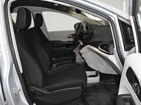 Used 2023 Chrysler Voyager LX FWD image 28