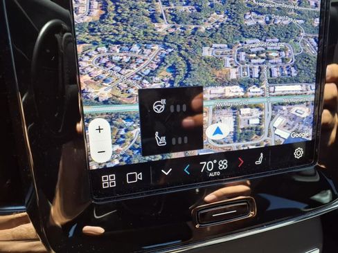 New 2025 Volvo XC40 B5 Core w/ Climate Package image 22