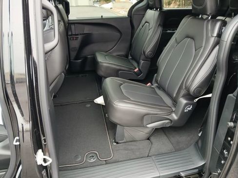 New 2026 Chrysler Voyager LX image 25