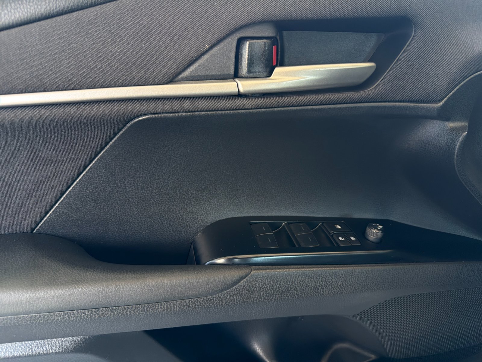 Used 2025 Toyota Camry LE FWD image 10
