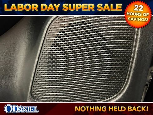 Used 2025 Chrysler Pacifica Select FWD image 11