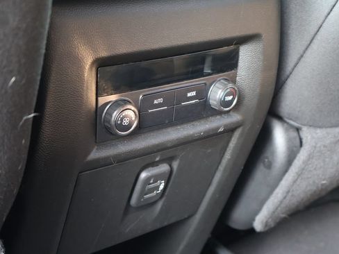 Used 2019 Chevrolet Traverse LT FWD image 33