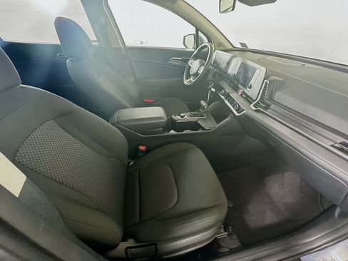 Used 2025 Kia Sportage LX FWD image 28