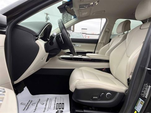 Certified 2022 Genesis GV70 2.5T w/ Cargo Package image 11