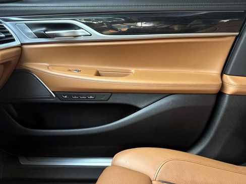 Used 2019 BMW 750i RWD image 22