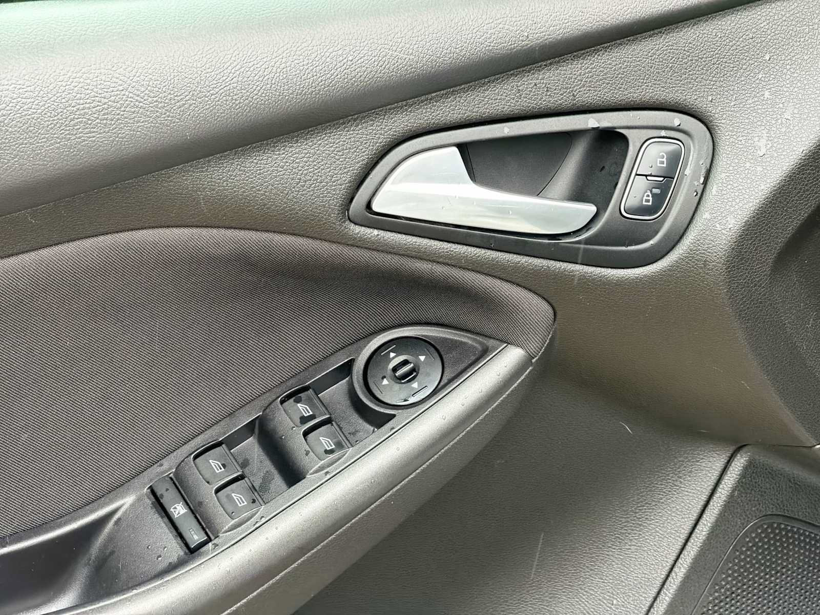 Used 2016 Ford Focus SE w/ Equipment Group 201A FWD image 14