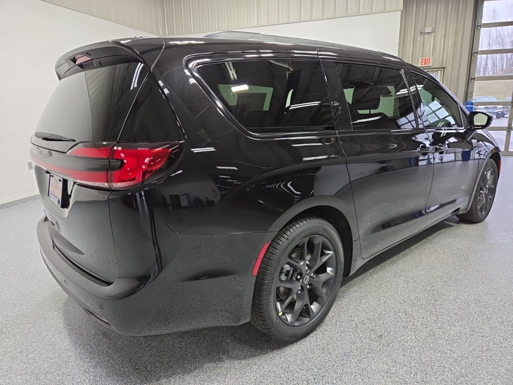 New 2026 Chrysler Pacifica Select w/ S Appearance Package FWD image 7