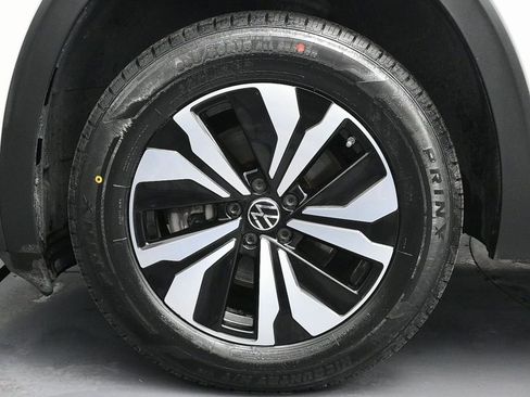 Used 2024 Volkswagen Atlas SE image 12