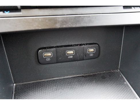 Used 2024 Kia Carnival LX FWD image 29