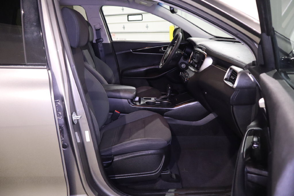Used 2017 Kia Sorento FWD image 30