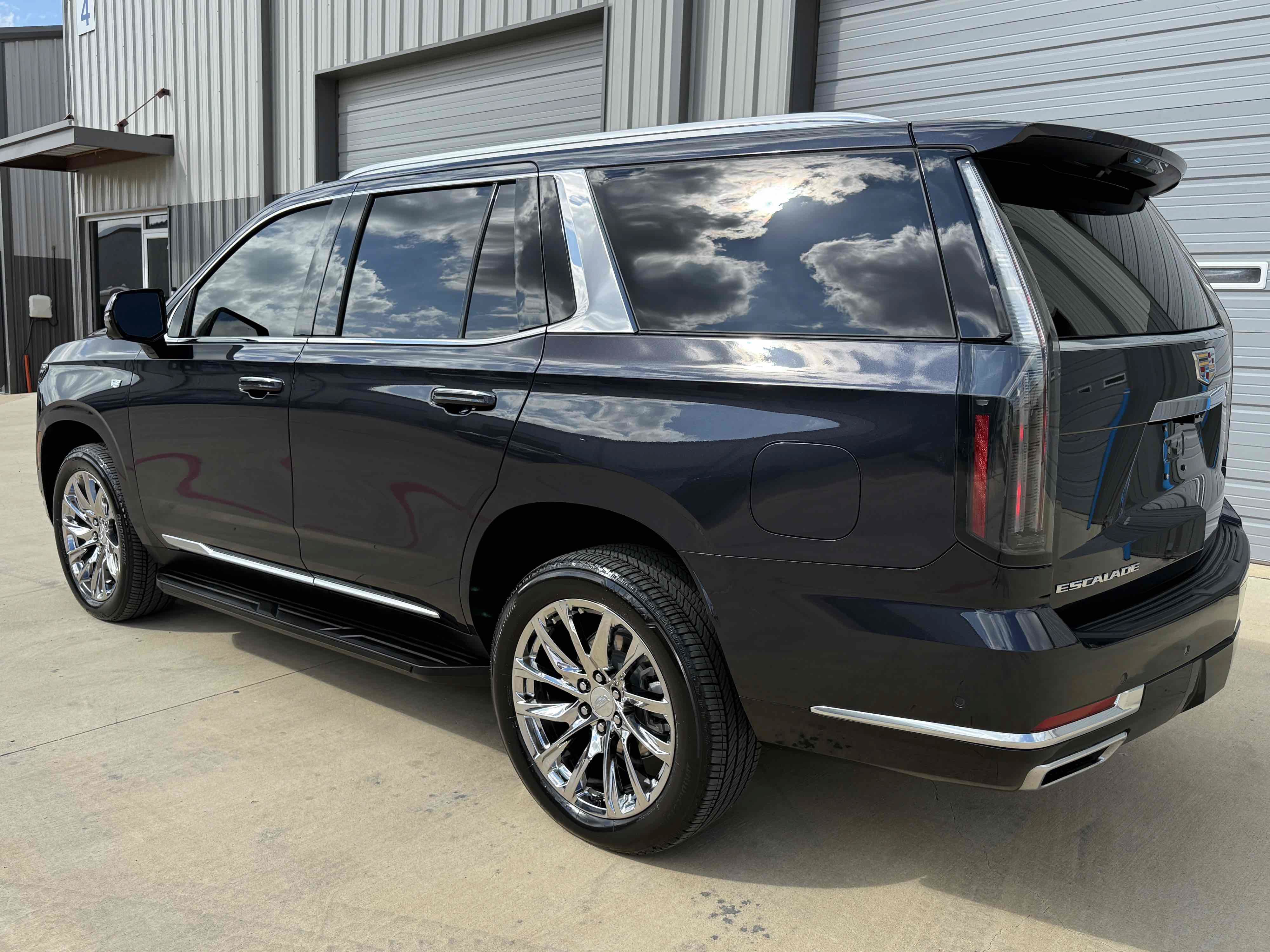 Used 2025 Cadillac Escalade Premium Luxury AWD/4WD image 22