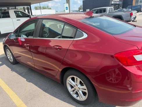 Used 2017 Chevrolet Cruze LT w/ Sun And Sound Package FWD image 5