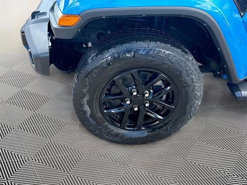 Used 2022 Jeep Gladiator Sport image 35