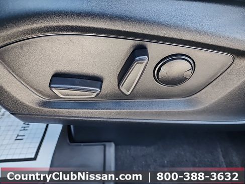 Used 2022 Ford Explorer XLT w/ Equipment Group 202A image 11