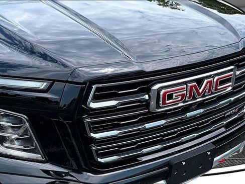 Used 2025 GMC Yukon XL AT4 AWD/4WD image 33