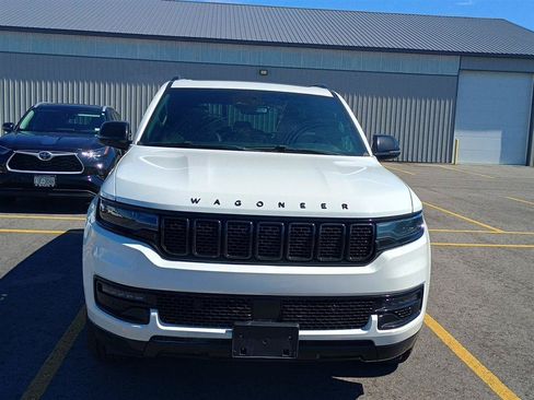 Used 2024 Jeep Wagoneer Series II AWD/4WD image 2